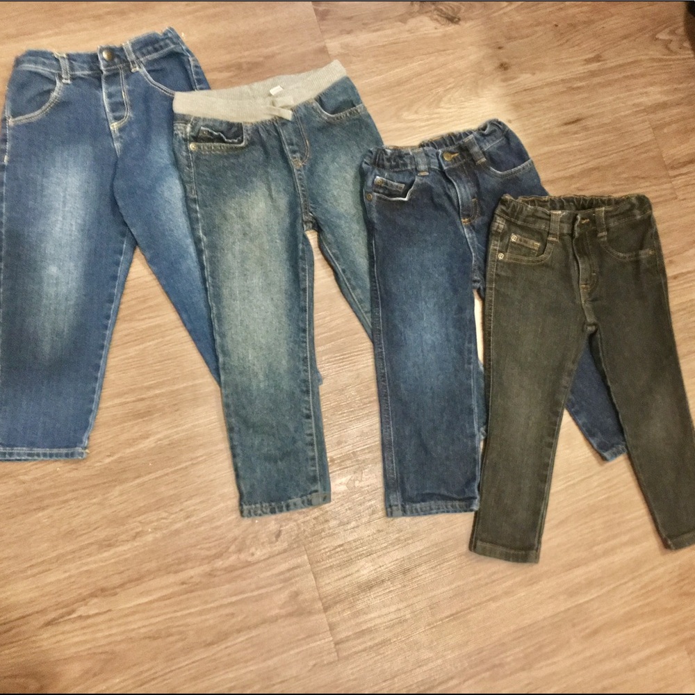 4 Pairs of jeans (Wrangler & The Children’s Place)